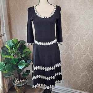 Taylor Size Medium Black and White Fit and Flare Sweater Dress 3/4 Sleeves EUC